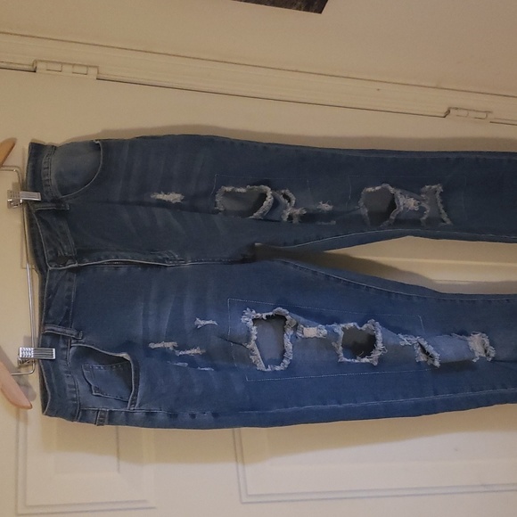 Distressed Stretch Jeans - Picture 2 of 4